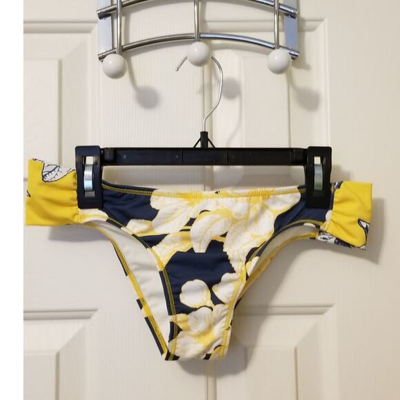 New Palmacea Lily Floral Print Bandeau Top + Bikini Bottom Set Removable Strap - Picture 4 of 10